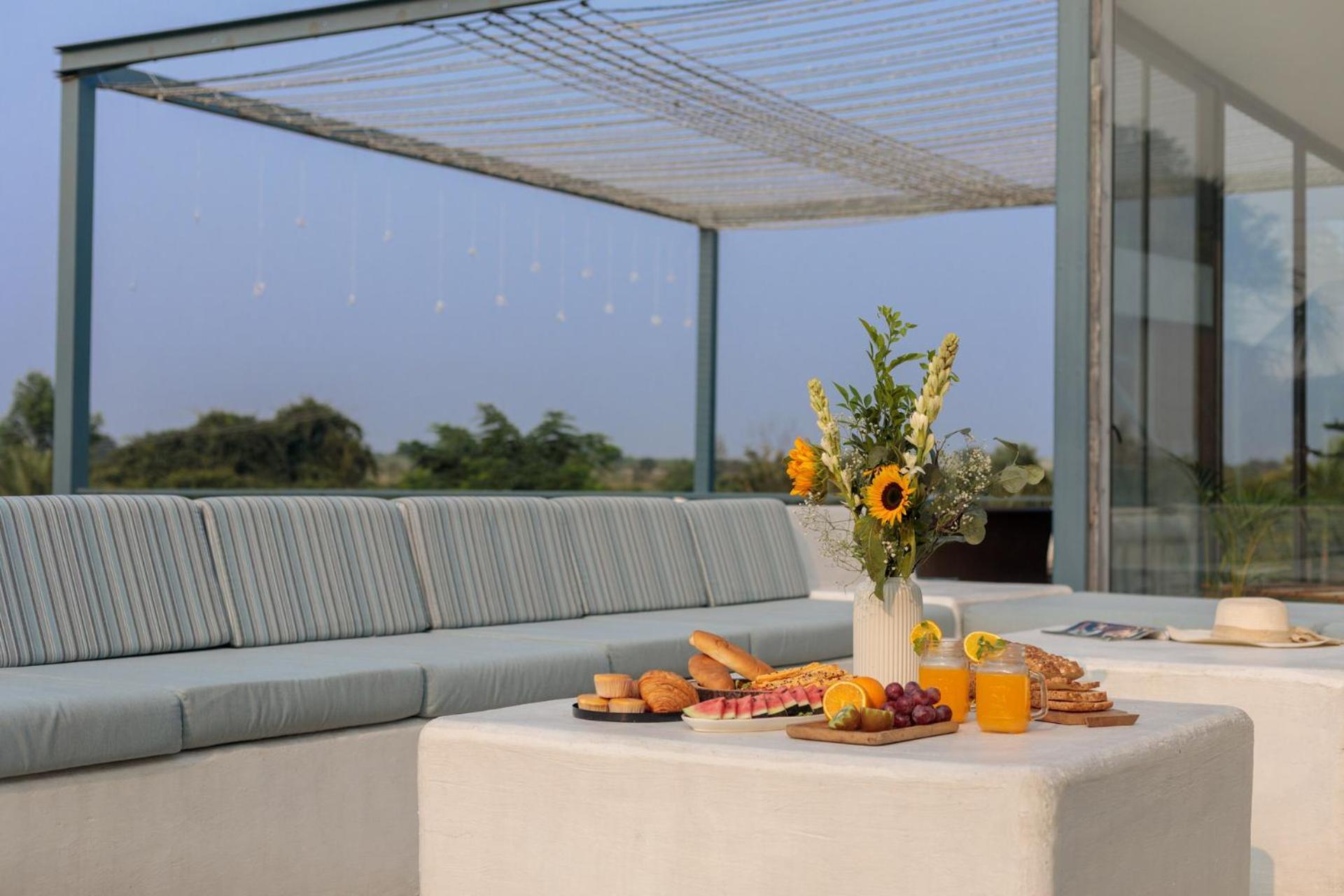 Open House By Stayvista - Nestled In Nature, Featuring A Swimming Pool & Expansive Lawn For A Serene Retreat Shikrapur Luaran gambar