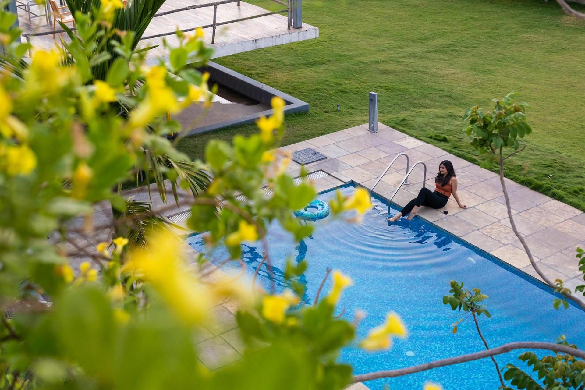 Open House By Stayvista - Nestled In Nature, Featuring A Swimming Pool & Expansive Lawn For A Serene Retreat Shikrapur Luaran gambar